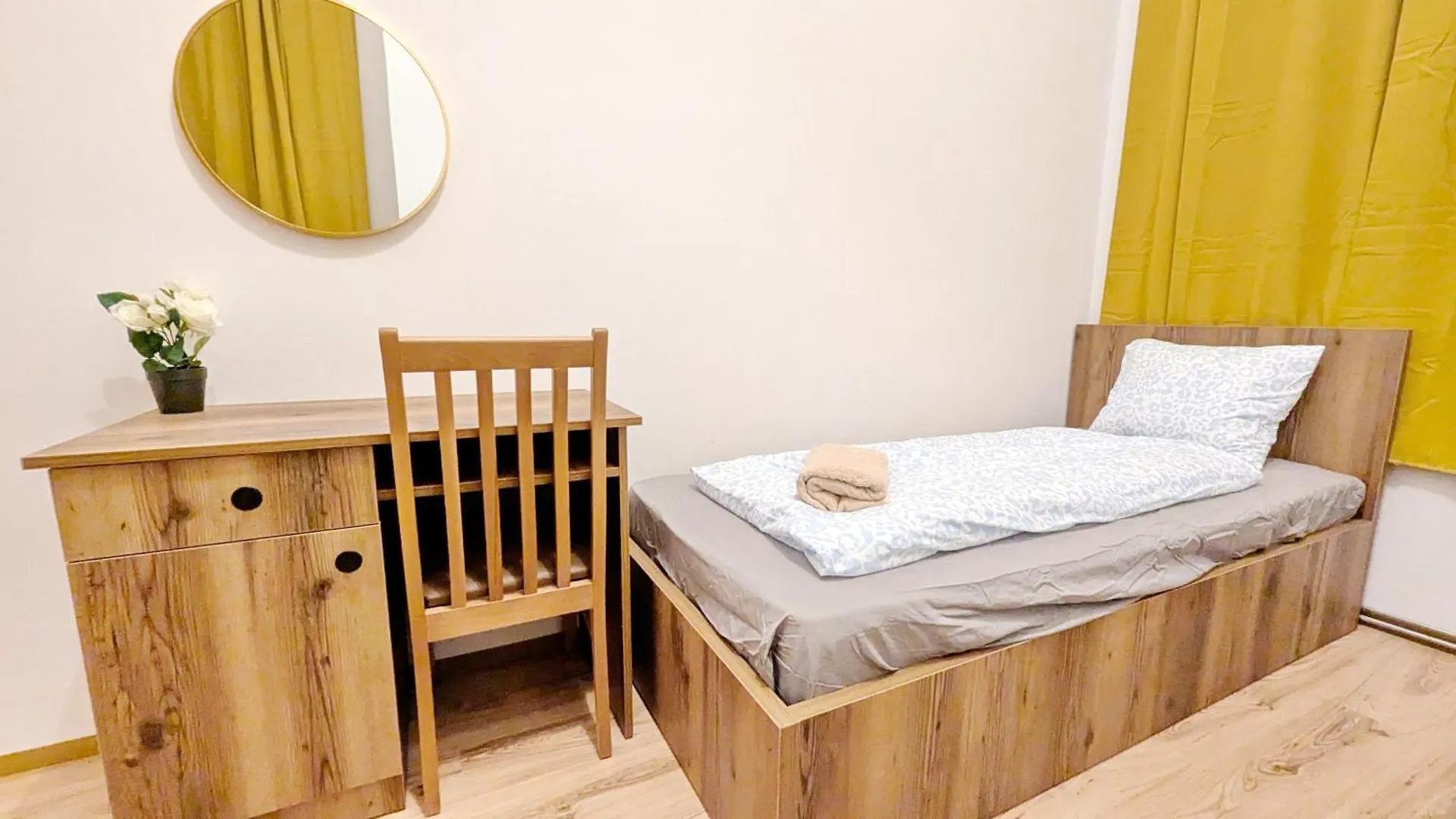 Spacious Rooms - 15 Min From Airport & City Center, 5 Min From Vienna Main-Bus Station Ez 1-9 0*,  Austria