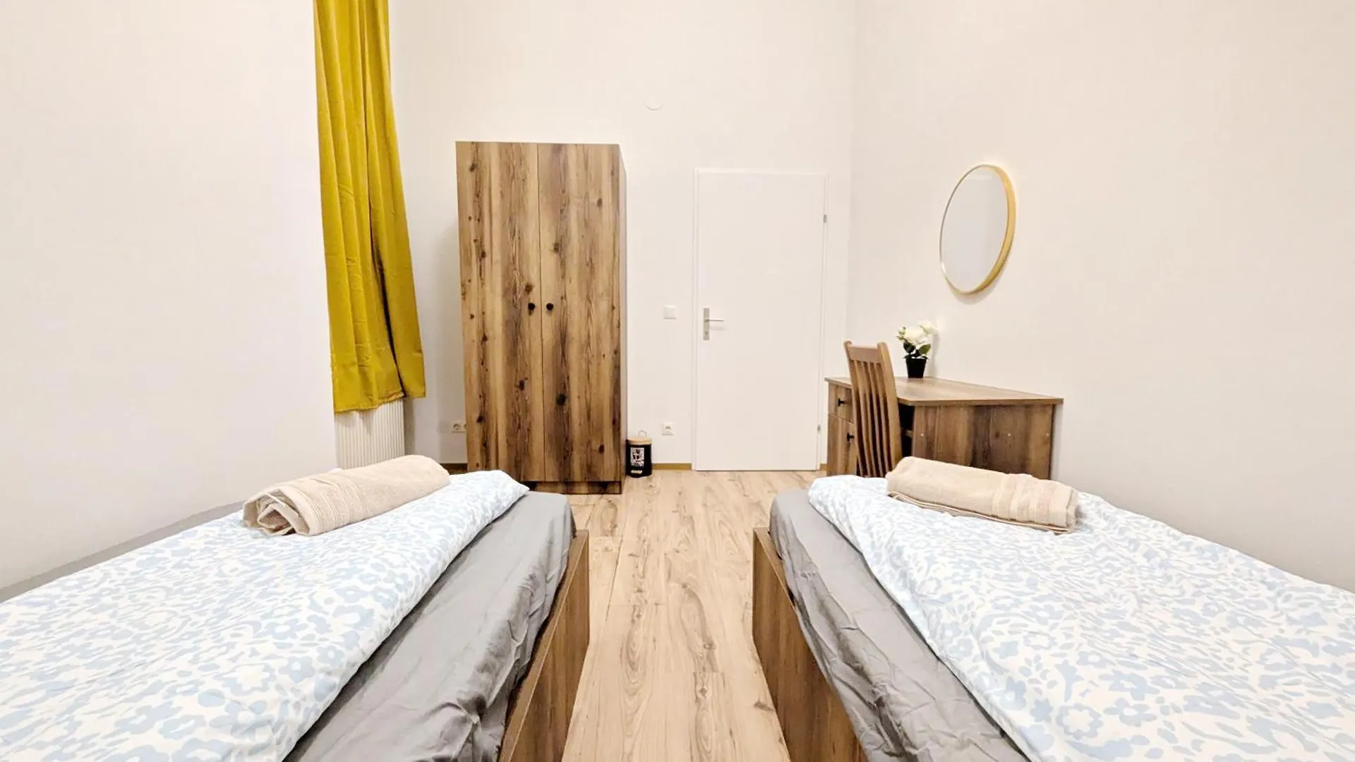 Spacious Rooms - 15 Min From Airport & City Center, 5 Min From Vienna Main-Bus Station Ez 1-9 0*,  Austria