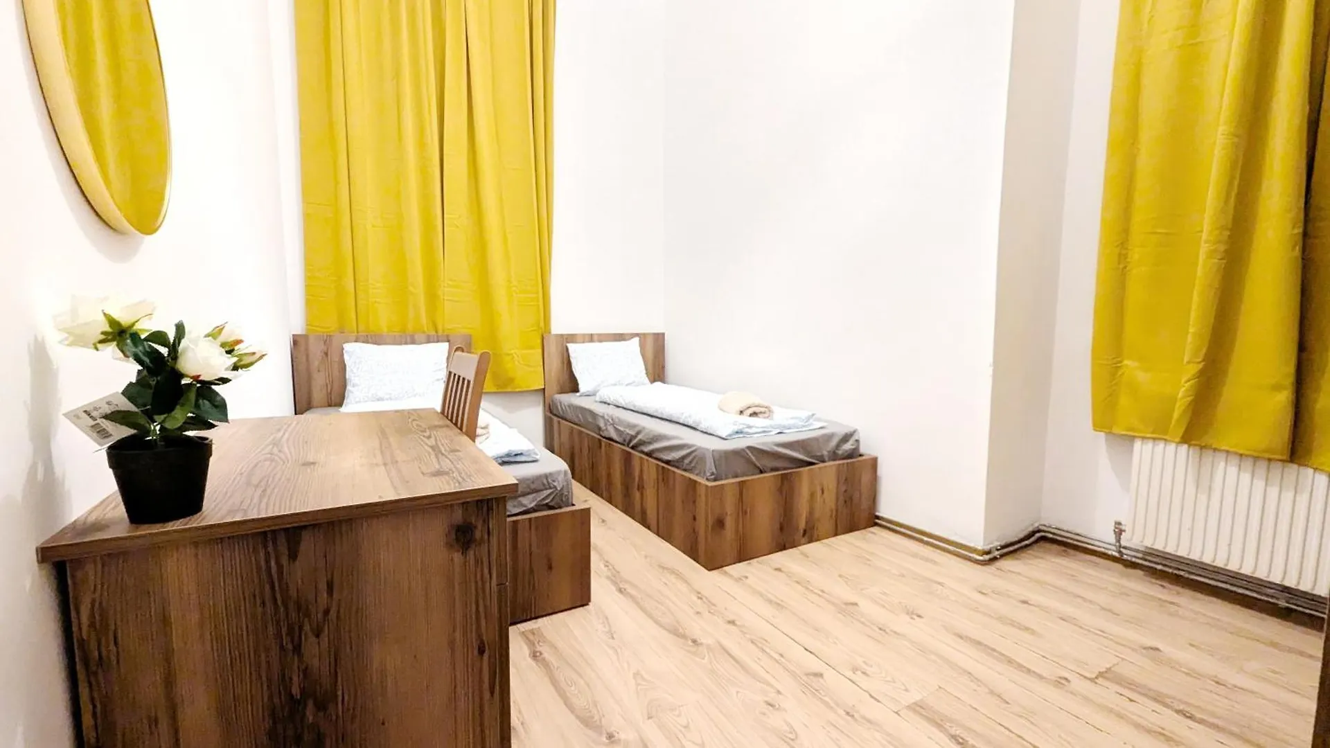 Spacious Rooms - 15 Min From Airport & City Center, 5 Min From Vienna Main-Bus Station Ez 1-9 Homestay