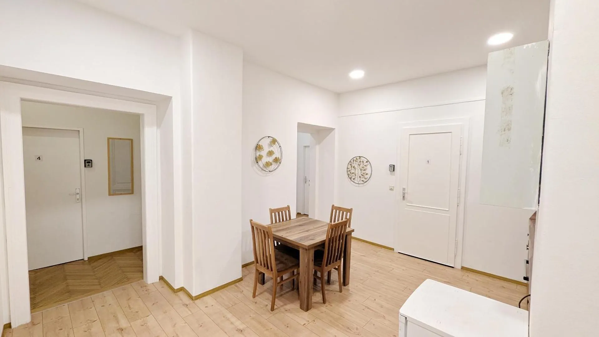 Homestay Spacious Rooms - 15 Min From Airport & City Center, 5 Min From Vienna Main-Bus Station Ez 1-9