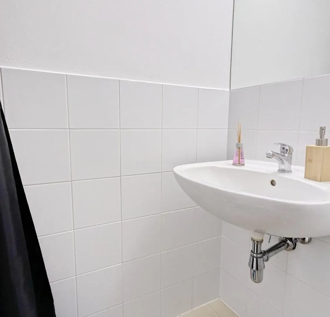 Spacious Rooms - 15 Min From Airport & City Center, 5 Min From Vienna Main-Bus Station Ez 1-9