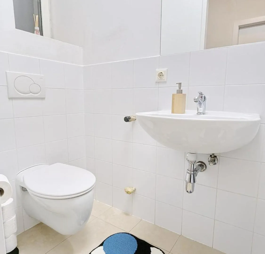 Homestay Spacious Rooms - 15 Min From Airport & City Center, 5 Min From Vienna Main-Bus Station Ez 1-9