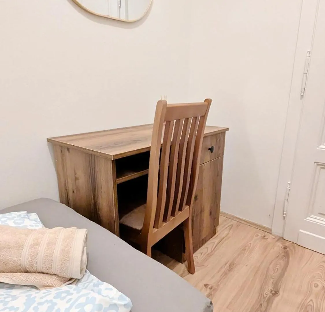 Spacious Rooms - 15 Min From Airport & City Center, 5 Min From Vienna Main-Bus Station Ez 1-9