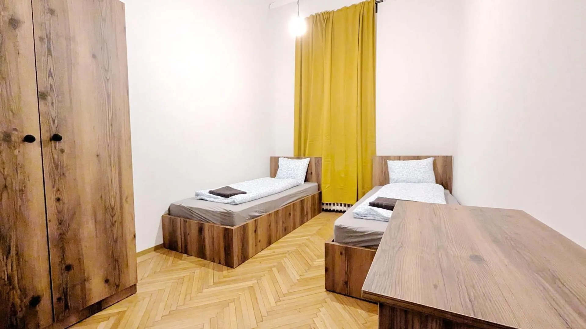 Spacious Rooms - 15 Min From Airport & City Center, 5 Min From Vienna Main-Bus Station Ez 1-9 0*,  Austria