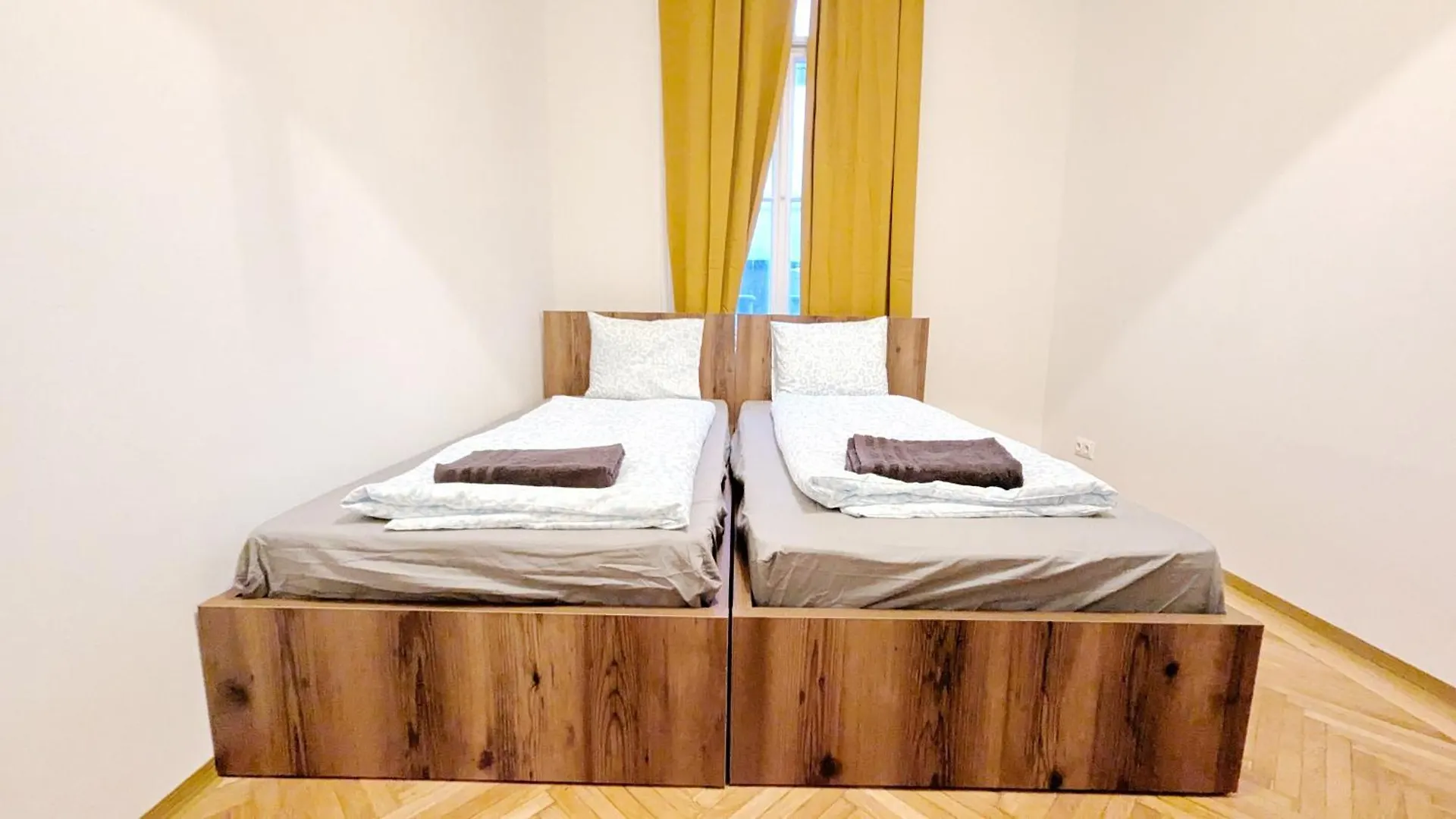 Spacious Rooms - 15 Min From Airport & City Center, 5 Min From Vienna Main-Bus Station Ez 1-9 Homestay