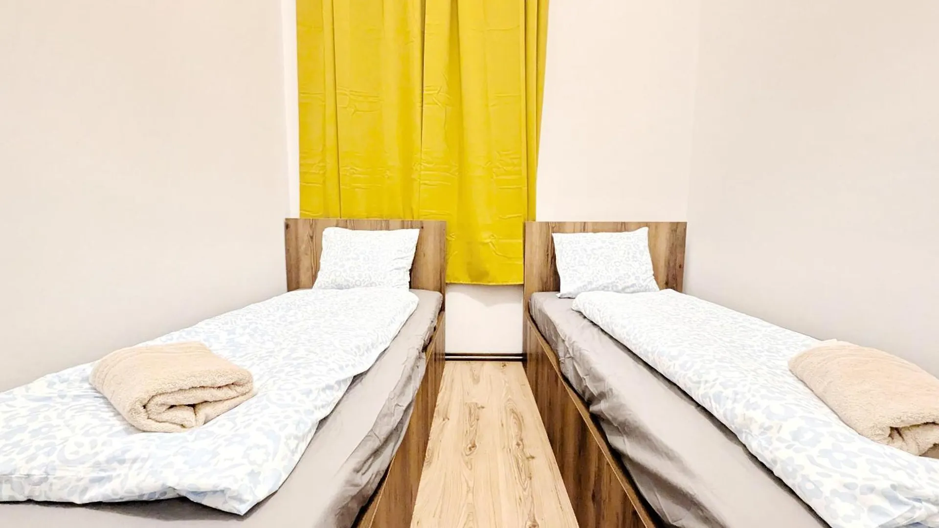 Spacious Rooms - 15 Min From Airport & City Center, 5 Min From Vienna Main-Bus Station Ez 1-9 Homestay