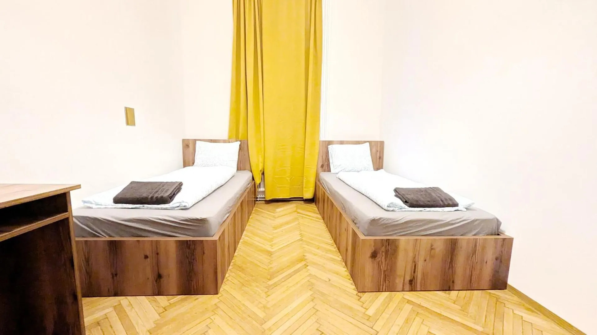 Homestay Spacious Rooms - 15 Min From Airport & City Center, 5 Min From Vienna Main-Bus Station Ez 1-9