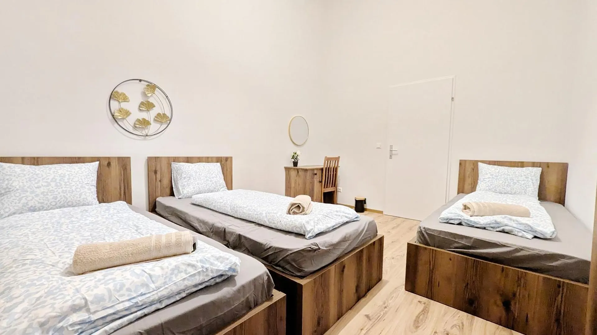 Spacious Rooms - 15 Min From Airport & City Center, 5 Min From Vienna Main-Bus Station Ez 1-9 0*,