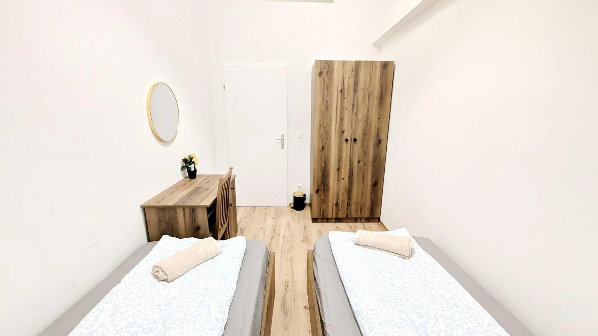 Homestay Spacious Rooms - 15 Min From Airport & City Center, 5 Min From Vienna Main-Bus Station Ez 1-9