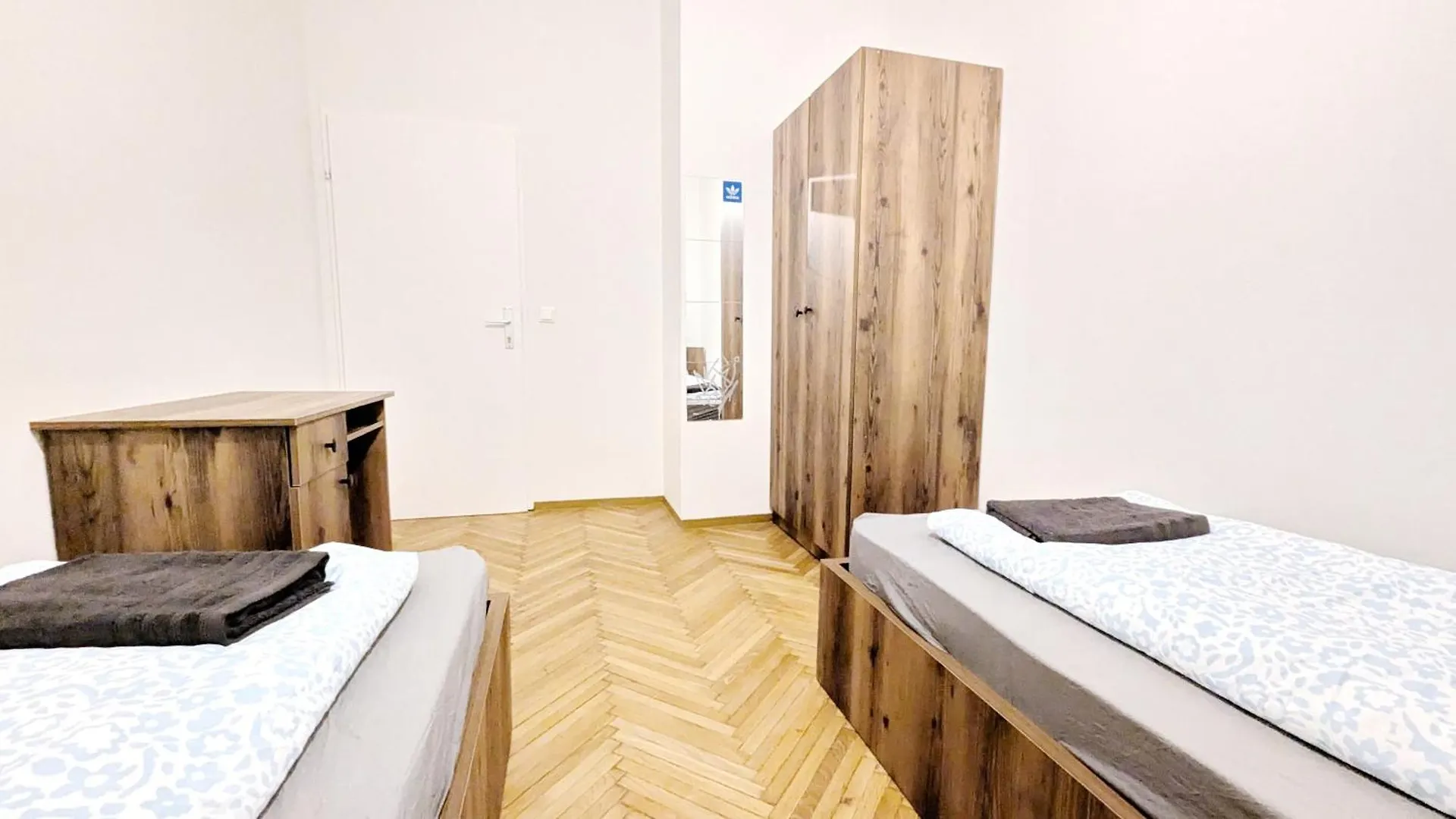 Spacious Rooms - 15 Min From Airport & City Center, 5 Min From Vienna Main-Bus Station Ez 1-9 0*,
