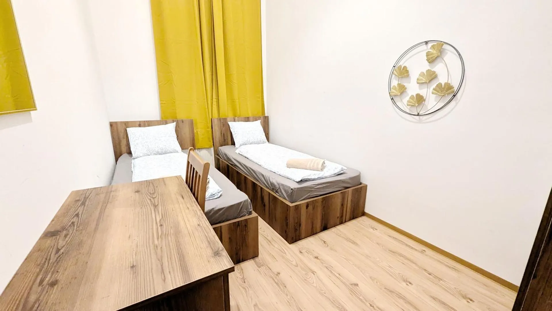 Spacious Rooms - 15 Min From Airport & City Center, 5 Min From Vienna Main-Bus Station Ez 1-9 Homestay