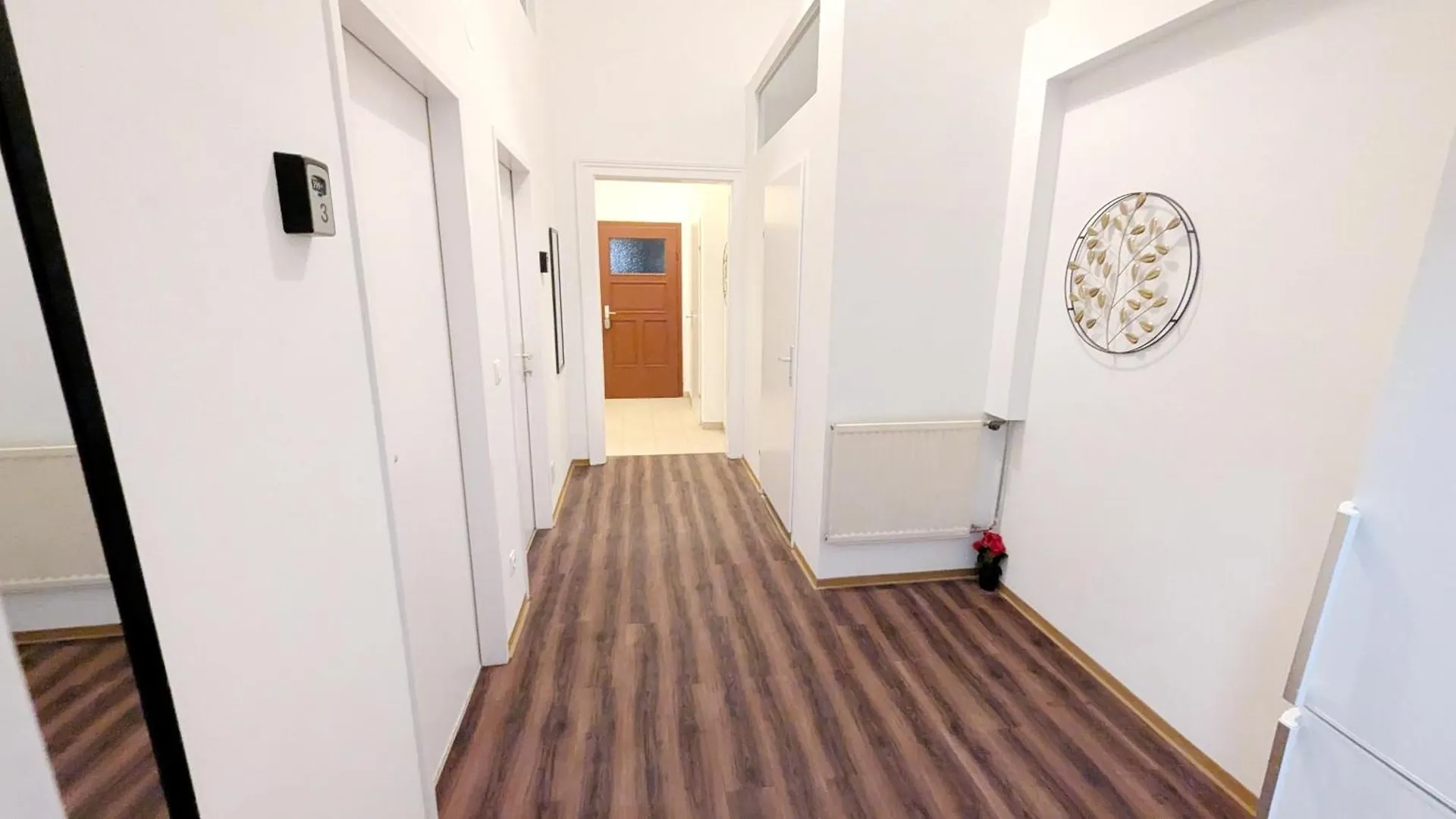 Spacious Rooms - 15 Min From Airport & City Center, 5 Min From Vienna Main-Bus Station Ez 1-9 0*,  Austria